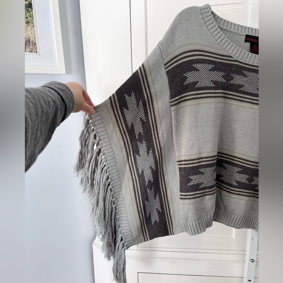 MATERIAL GIRL | Med | Fringe Sweater Poncho - Picture 2 of 8